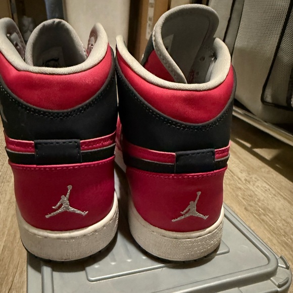 Jordan 1 Retro - Picture 4 of 5